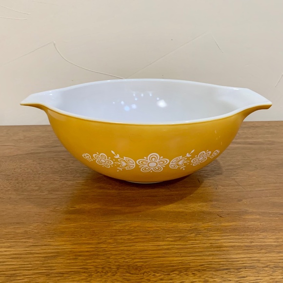 Vintage Pyrex - Butterfly Gold - 4 Qt Bowl - Picture 5 of 16